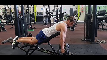 Remada no banco inclinado