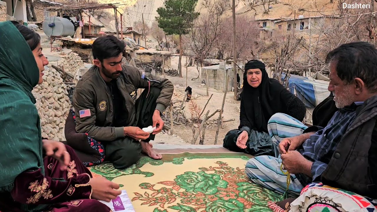 Leila and Shahin going to court to divorce Leila from Mohammad.