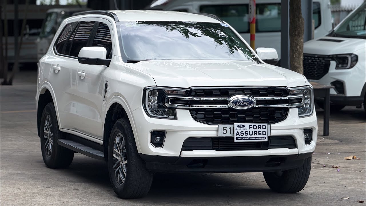 Cần bán Everest Ambiente 2025 chạy 9.400km, tiết kiệm quá nhiều