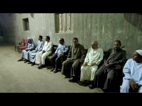 والد الطفل محمد ضحية التنمر يتلقى عزاء نجله في المنيا 