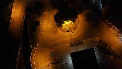 Um sinal de SOS na escuridão.