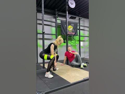 Батончик или приседания - YouTube