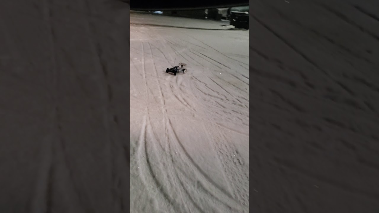 1/8th scale Nitro Buggy Winter Bash!