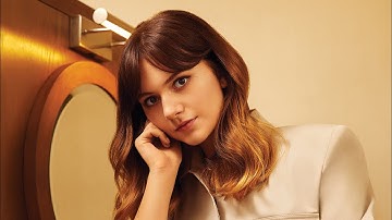 Emilia Jones talks about using sign language while singing at the same time in CODA on tv+