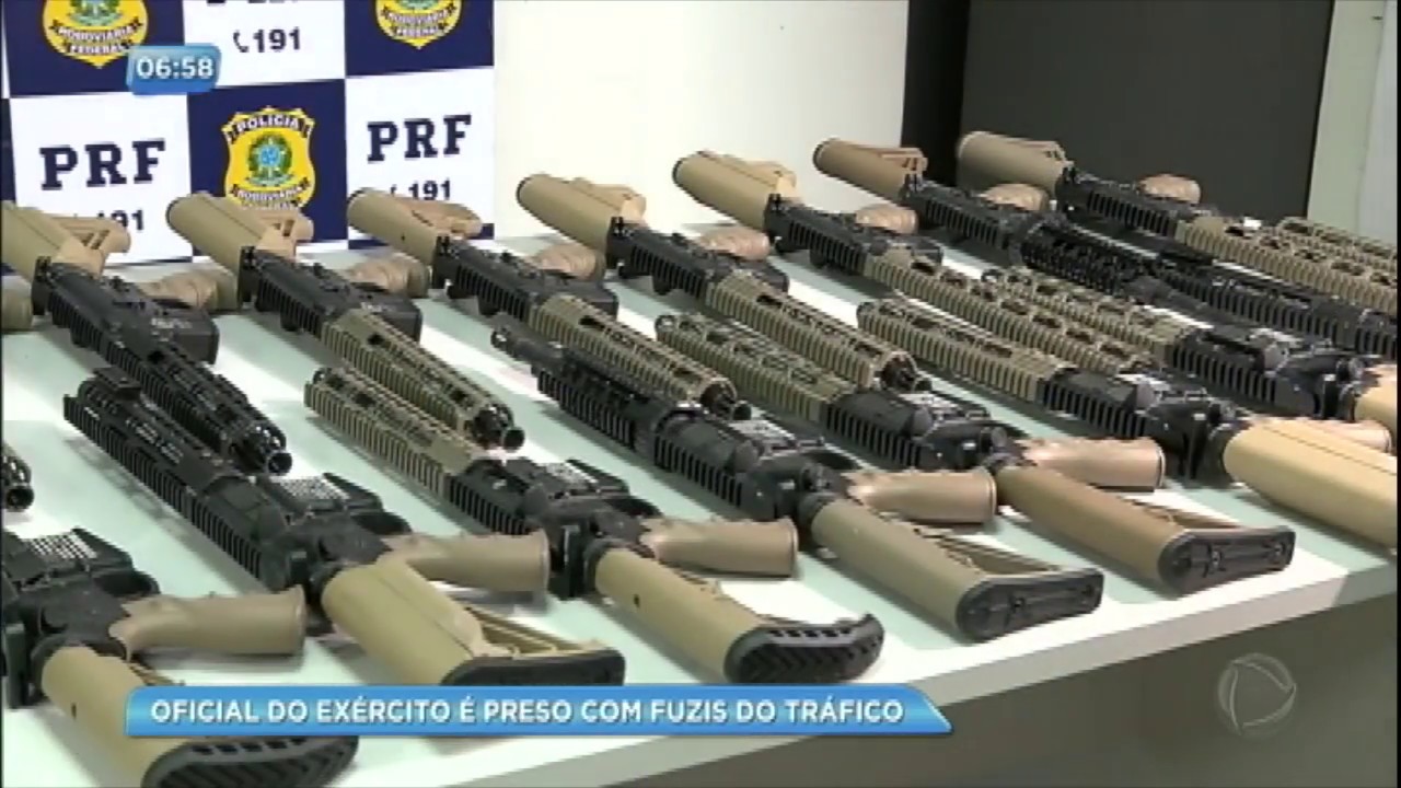 Oficial do exército é preso com fuzis do tráfico de drogas