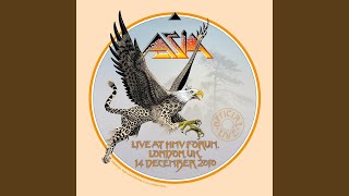 Download Lagu Don't Cry (Live at HMV Forum, London, UK, 14 December 2010) Download Lagu Don't Cry (Live at HMV Forum, London, UK, 14 December 2010)