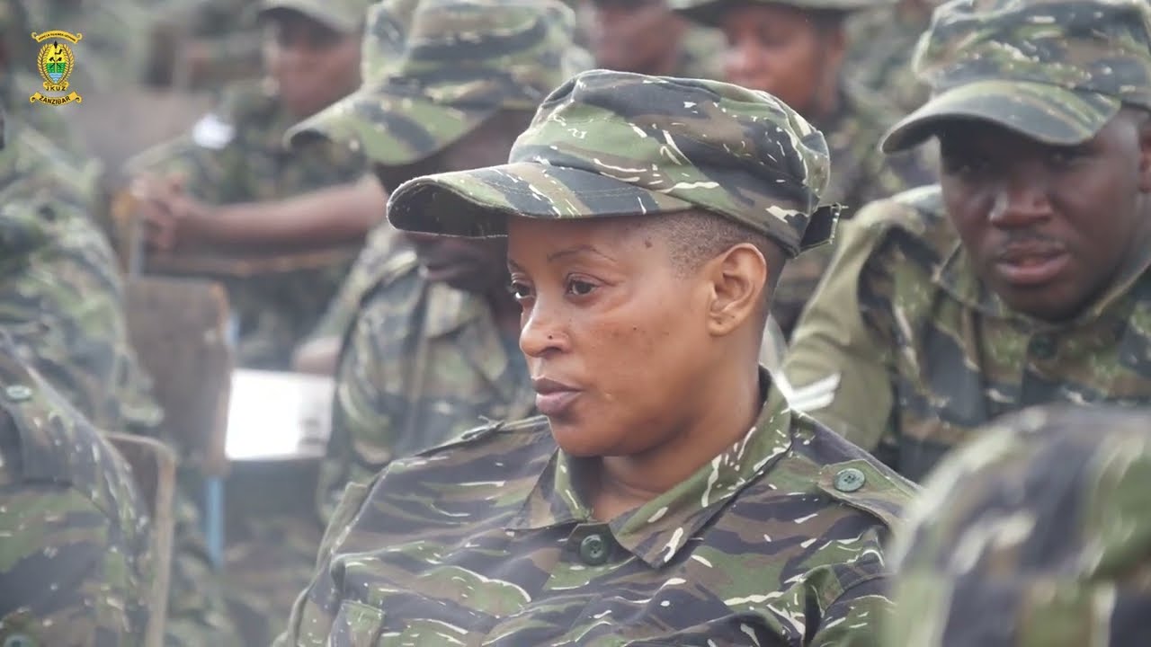 MKUU WA JESHI LA KUJENGA UCHUMI JKU KANAL MAKAME ABDALAH DAIMA AKIFUNGUA KOZI YA SINIA