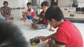 Obstacle Avoiding Car @ ACZ Robotronix Camp