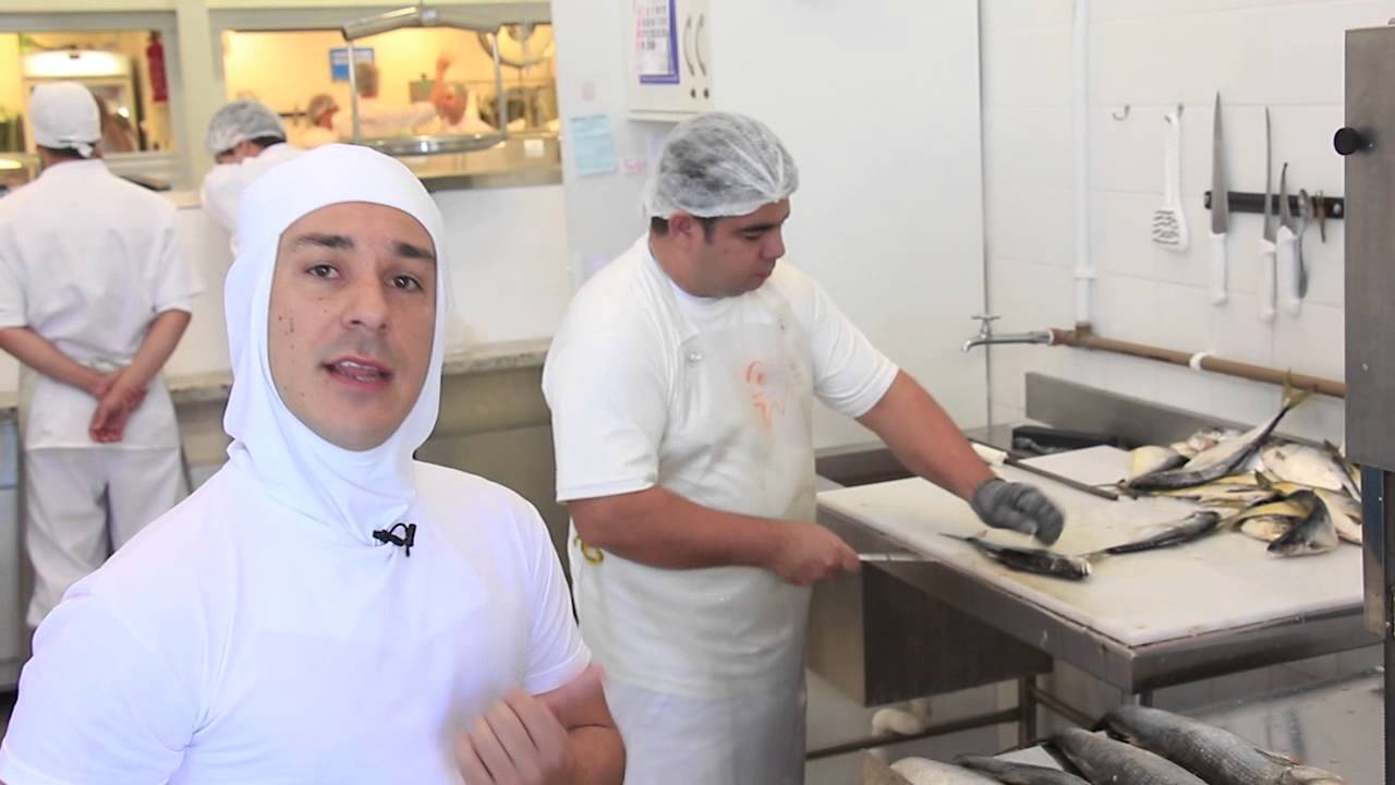 Como funciona um entreposto de peixes no Mercado Público