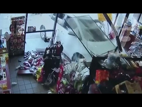 Car smashes into New York shop - YouTube