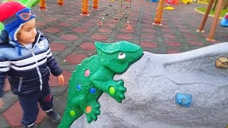 Bukalemunlu Çocuk Parkına Gittikyusuf Oyuncaklarda Eğlendi.