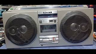 Sony CSF-77 Bass 20 to như cái bàn . nghe rất sướng. Fm 108 to rõ ràng ( giá 3tr9)