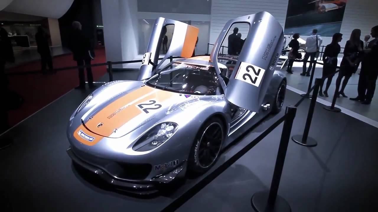 A tour of the Porsche stand: Geneva Motor Show 2011 - YouTube