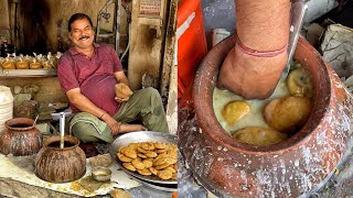 Most Entertaining Raita Kachori Wala of Firozabad🤩🤩 फुल ऑन मनोरंजन😂😂 Indian Street Food | UP