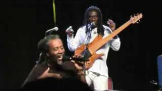 Bobby McFerrin and Richard Bona - Singing with the Audience chords