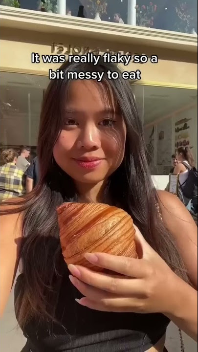 Trying the most expensive croissant in Paris 🥐