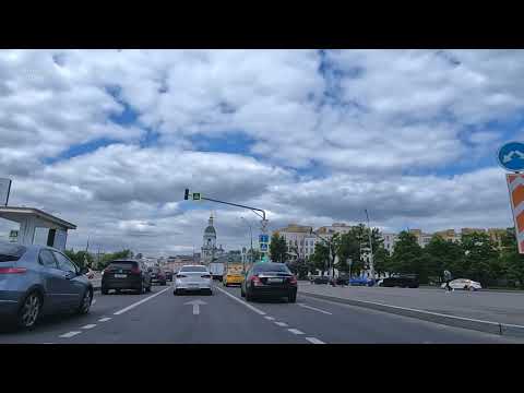 На машине по Москве Районы, бульвары, улицы города.