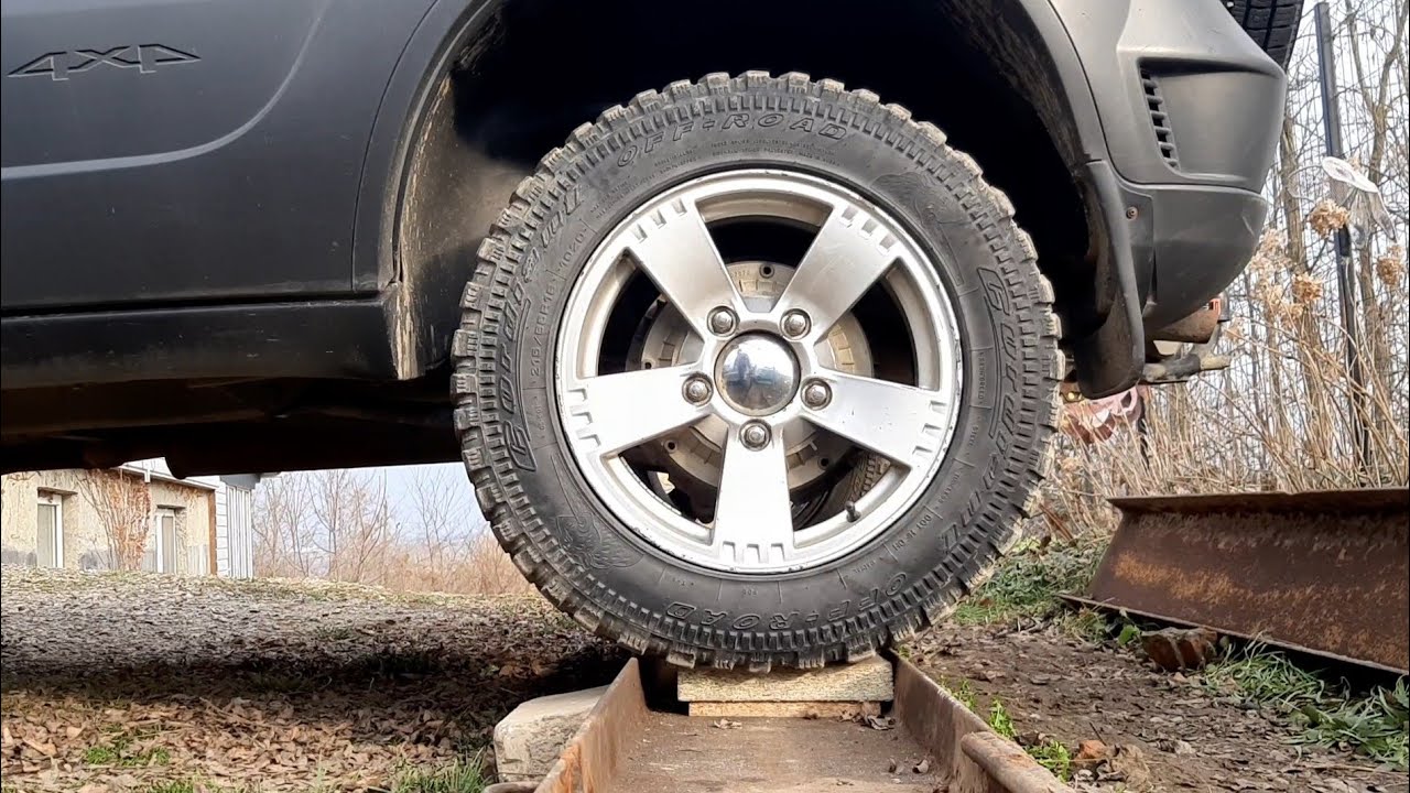 Выпрямить задний мост домкратом - YouTube