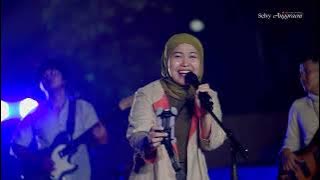 Tenda Biru Cover by  Selvy Anggraeni