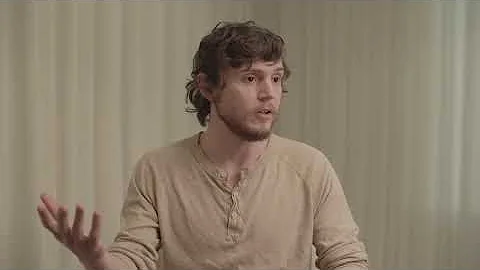 EVAN PETERS : Dans la peau de Jeffrey DAHMER