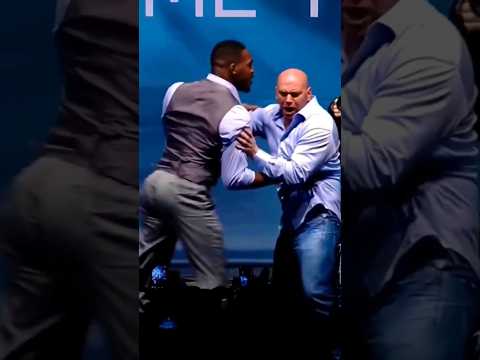 Джон ДЖОНС НАПУГАЛ ДАНУ УАЙТА #shorts