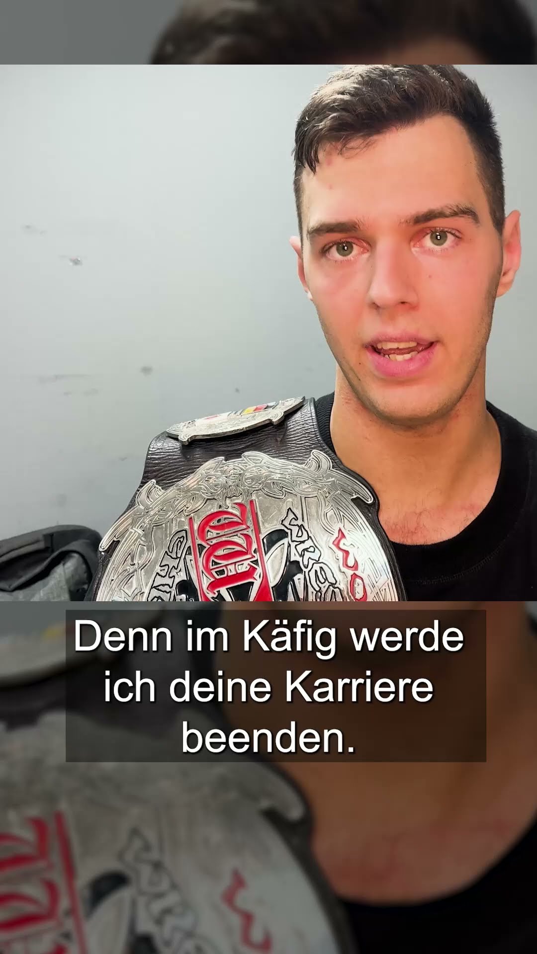 Robin Christopher Fohrwerk und Peter Tihanyi äußern sich backstage zur Attacke von Elijah Blum