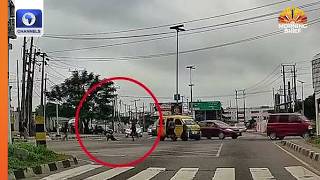 Moment A Commuter Fell Off A Moving Vehicle In Lagos + More | Trending
Dont forget to subscribe: https://bit.ly/2Hb8hjx
Watch more interesting videos: https://bit.ly/34ogCaw
Follow Channels Television On:
https://www.facebook.com/channelsforum
https://twitter.com/channelstv
https://www.instagram.com/channelstelevision
Get more news on our website: https://www.channelstv.com/
#ChannelsTv #newsupdate #news #newsinnigeria #newstoday #newsheadlines #Politicstoday #ChannelsTVNews #Nigeria #Lagos #Nigerianews #Nigeriannews #channelstelevision #Channelstv #Channels #AfricaNews #BreakingNews #Nigerianpolitics Moment A Commuter Fell Off A Moving Vehicle In Lagos + More | Trending