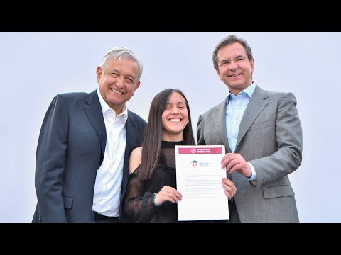 En Plaza de las Tres Culturas presidente AMLO garantiza con becas acceso a la educación