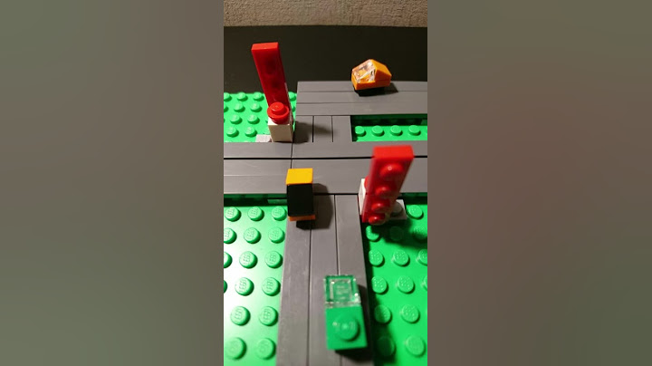 LEGO Micro Unstoppable Train - Crash at the Railway Crossing!