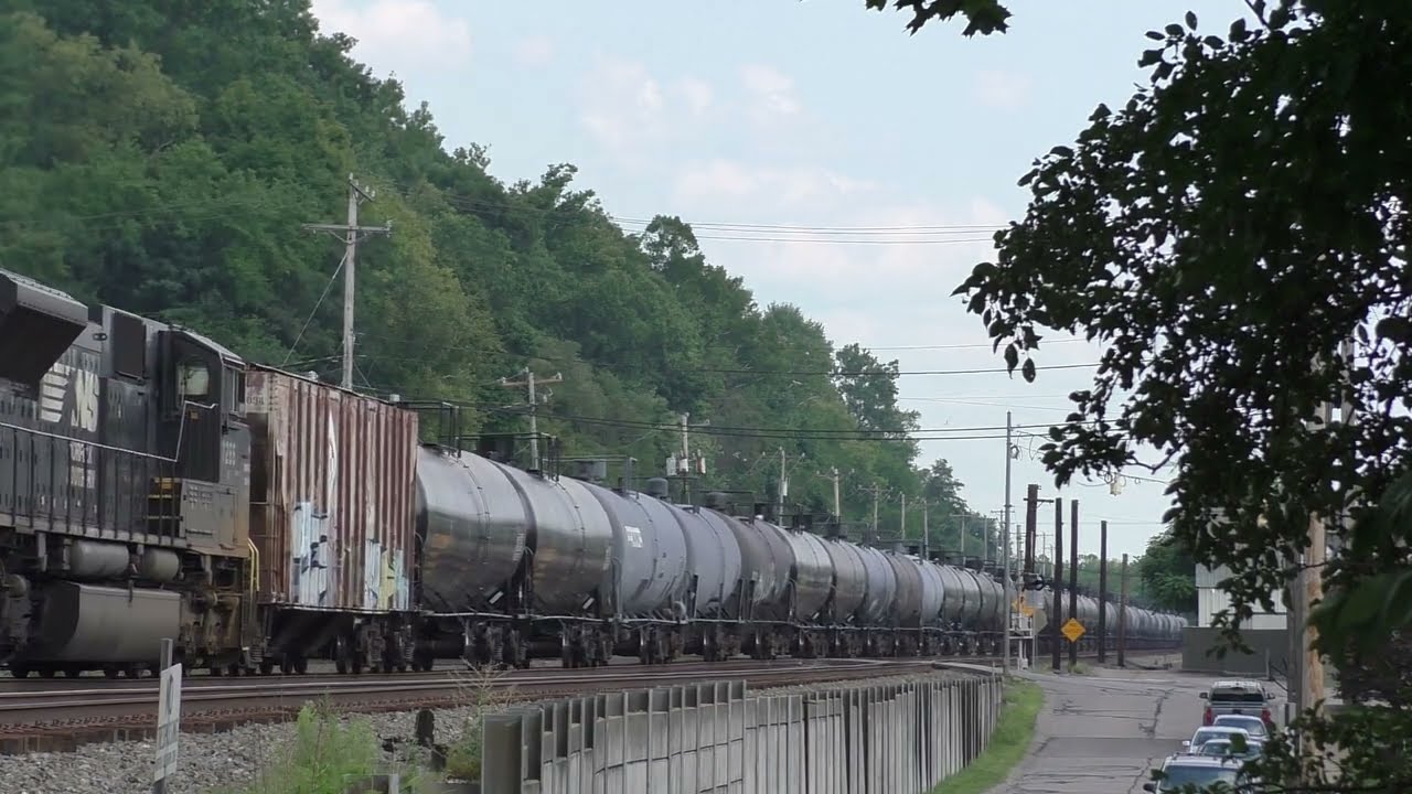 NS SD70ACU pair leads a tank train through Glen Osborne, PA YouTube