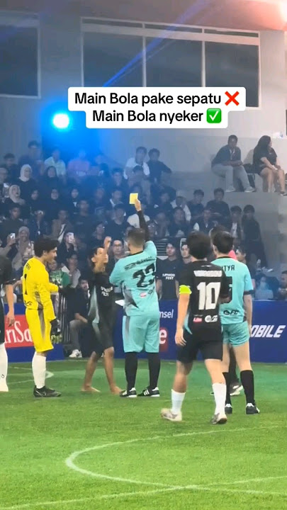 Fajar Sad Boy main bola malah... 😂