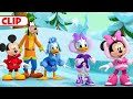 Mickey, Minnie and Friends make a Snow Castle ❄️| Mickey Mouse Funhouse | @disneyjunior​