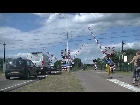Spoorwegovergang Deurne//Dutch Railroad Crossing