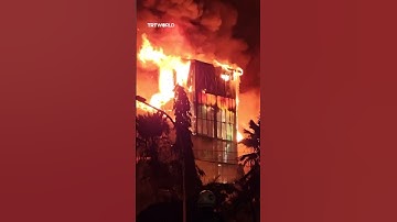 Tiga orang tewas di Indonesia setelah gedung pemerintah dibakar oleh pengunjuk rasa