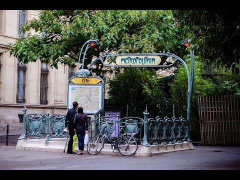 Видео: Плаващ арт център в Париж