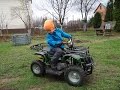 Ребёнок 2.8 лет на бензиновом квадроцикле Avantis Hunter mini 49cc 2т