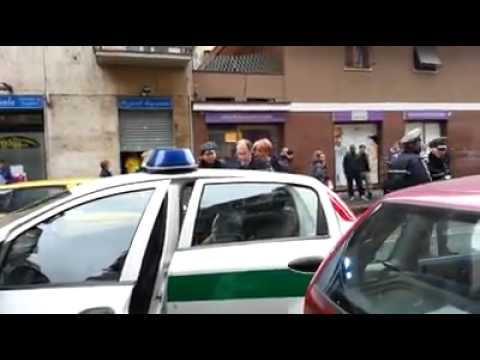 Vigili fermano negoziante in via Chiesa della Salute (Torino)