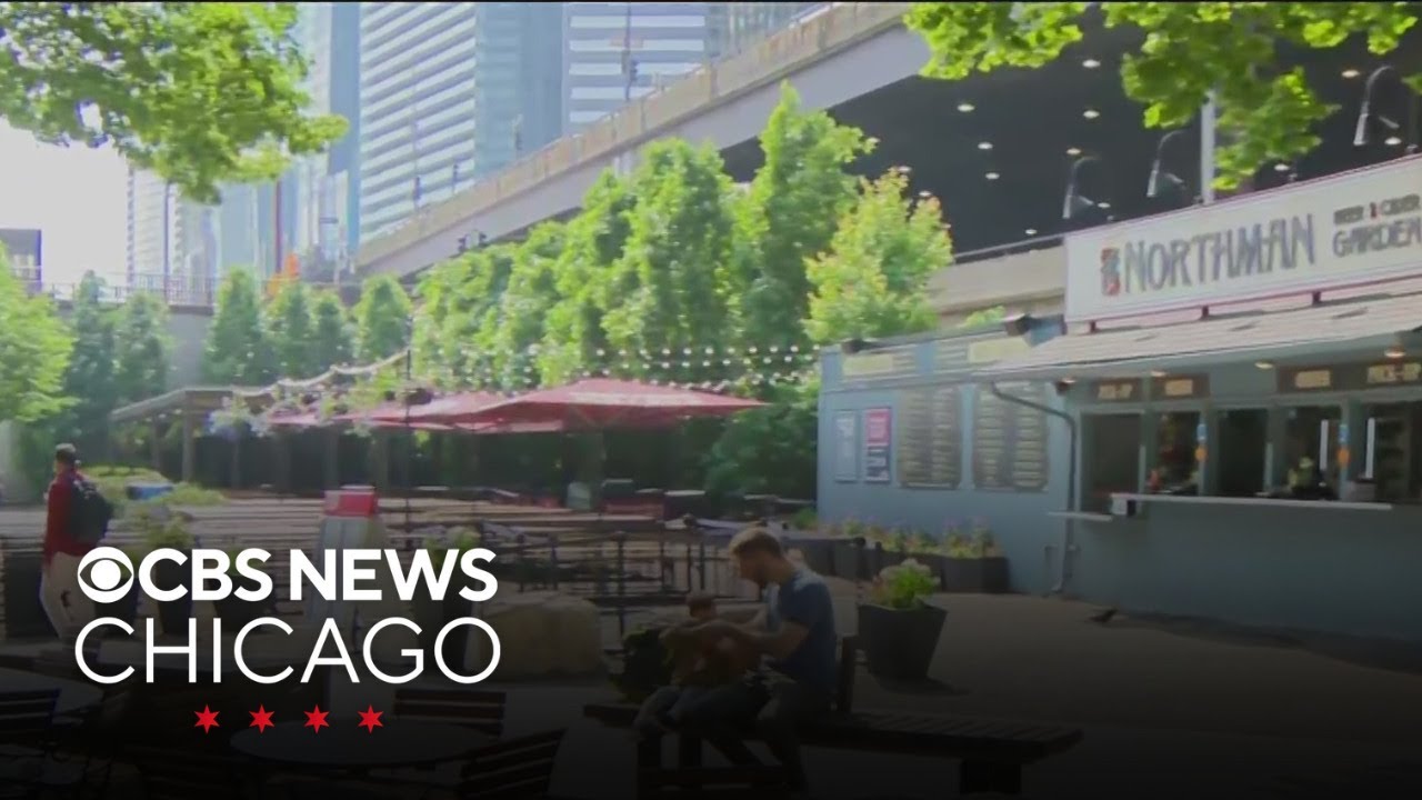 Food and drinks along the Chicago Riverwalk