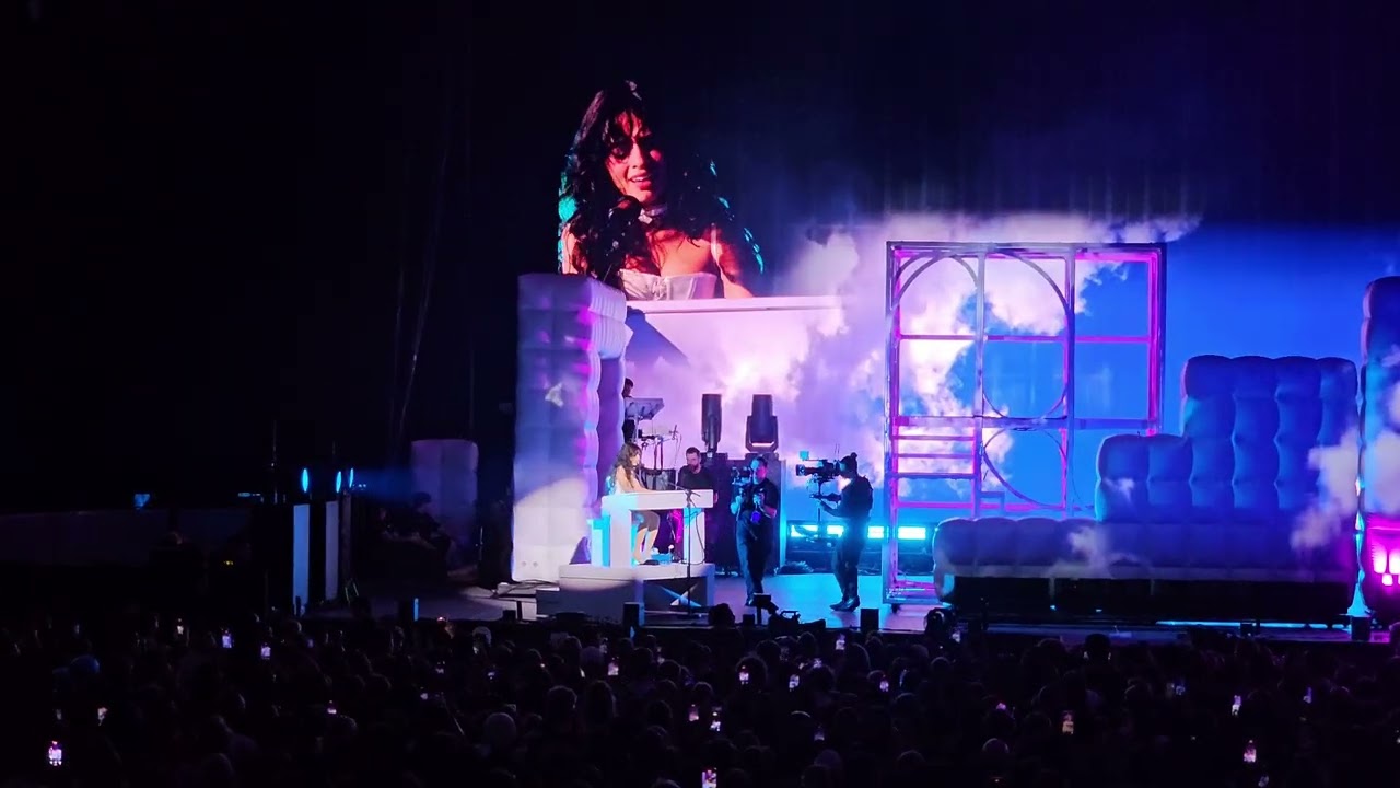Camila Cabello sings Torn by Natalie Imbruglia. Live Melbourne Concert ♥️ 