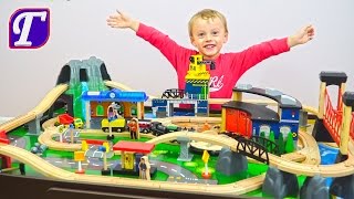 Максим Играет с Новым Столом Трек Для Поездов и Машинок Ч.2 Unboxing train track table entertainment Максим Играет с Новым Столом Трек Для Поездов и Машинок Ч.2 Unboxing train track table entertainment