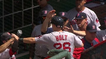 BOS@CIN: Nava plates Holt with a ground-ball single
