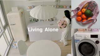 Living alone • Sunday reset routine, hosting a party, &amp; what I eat in a day