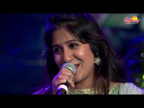 Mano  Shweta Mohan Dancing for     Aathangare  MusicTube  Saadhagaparavaigal