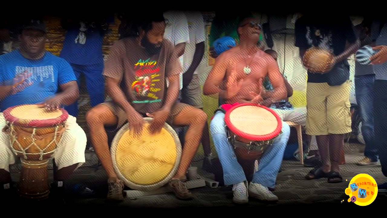 A VELO  RUE PIETONNE POINTE A PITRE   LE SAMEDI.....