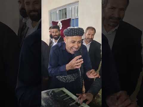 شده ام بت پرست تو بووم بە بتپەرستی تۆ