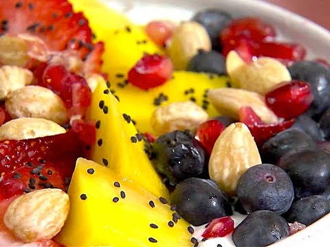 Healthy Smoothie Bowl Recipe You'll Want to Dive Into