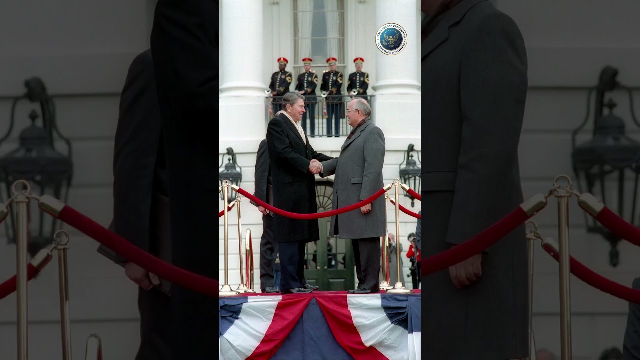 Президент Рейган, Горбачёв и пицца с желейными конфетками.