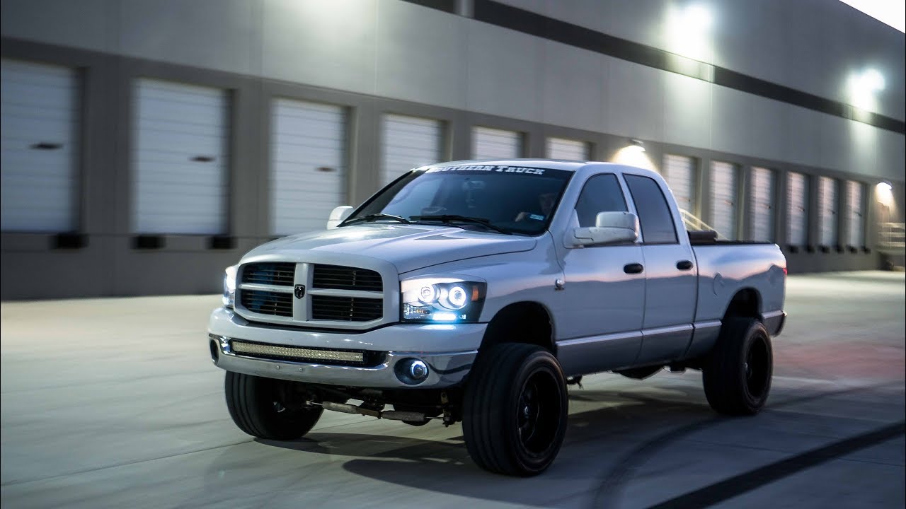 Wades sick 3rd gen cummins, trucks got some class 