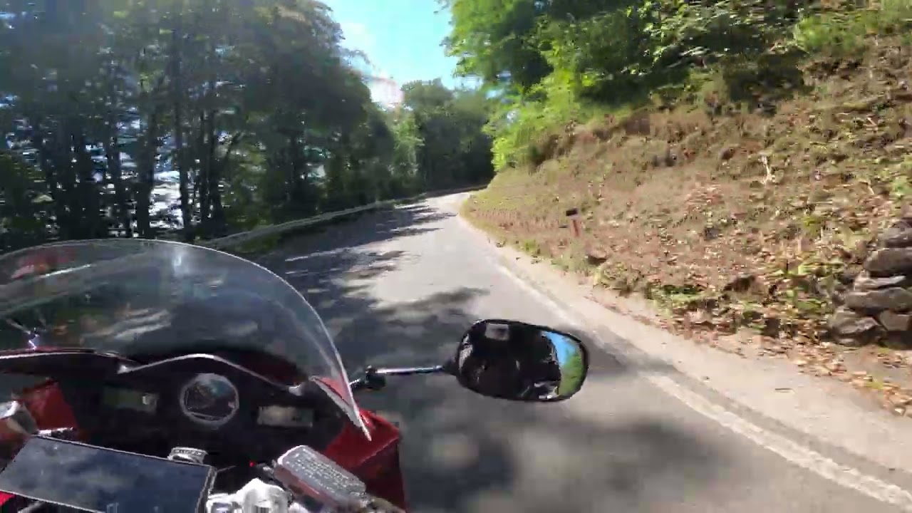 VFR 800 LeoVince SBK SOUND - YouTube