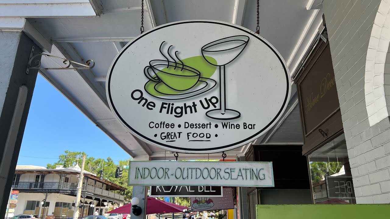 Eating at One Flight Up Cafe in Downtown Mount Dora, FL Stinkin' Good